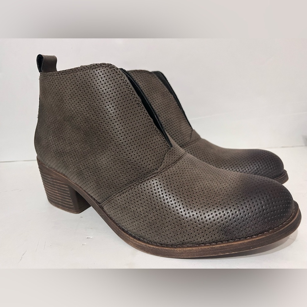 Billabong Boots Women 10 Eccentric Ankle Bootie Espresso Brown Perforated Shoes